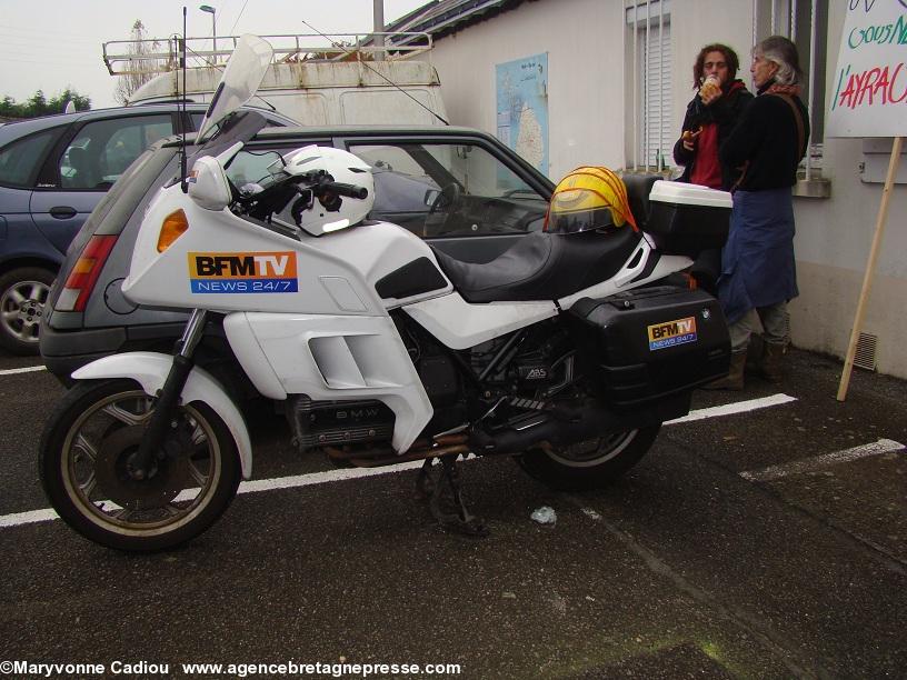 Notre-Dame des Landes 17 nov. 2012. En moto c’est mieux pour se faufiler dans le cortège tout-à-l’heure.