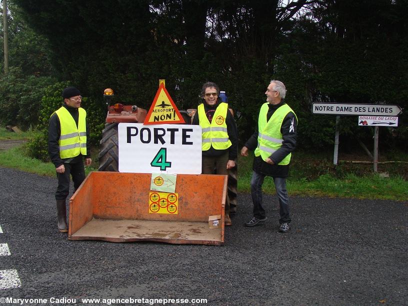 Notre-Dame des Landes 17 nov. 2012. À la Porte 4 c'est la bonne humeur. Il est 10 heures. 