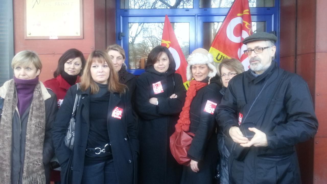 LE PERSONNEL DEVANT L ETUDE NOTARIALE