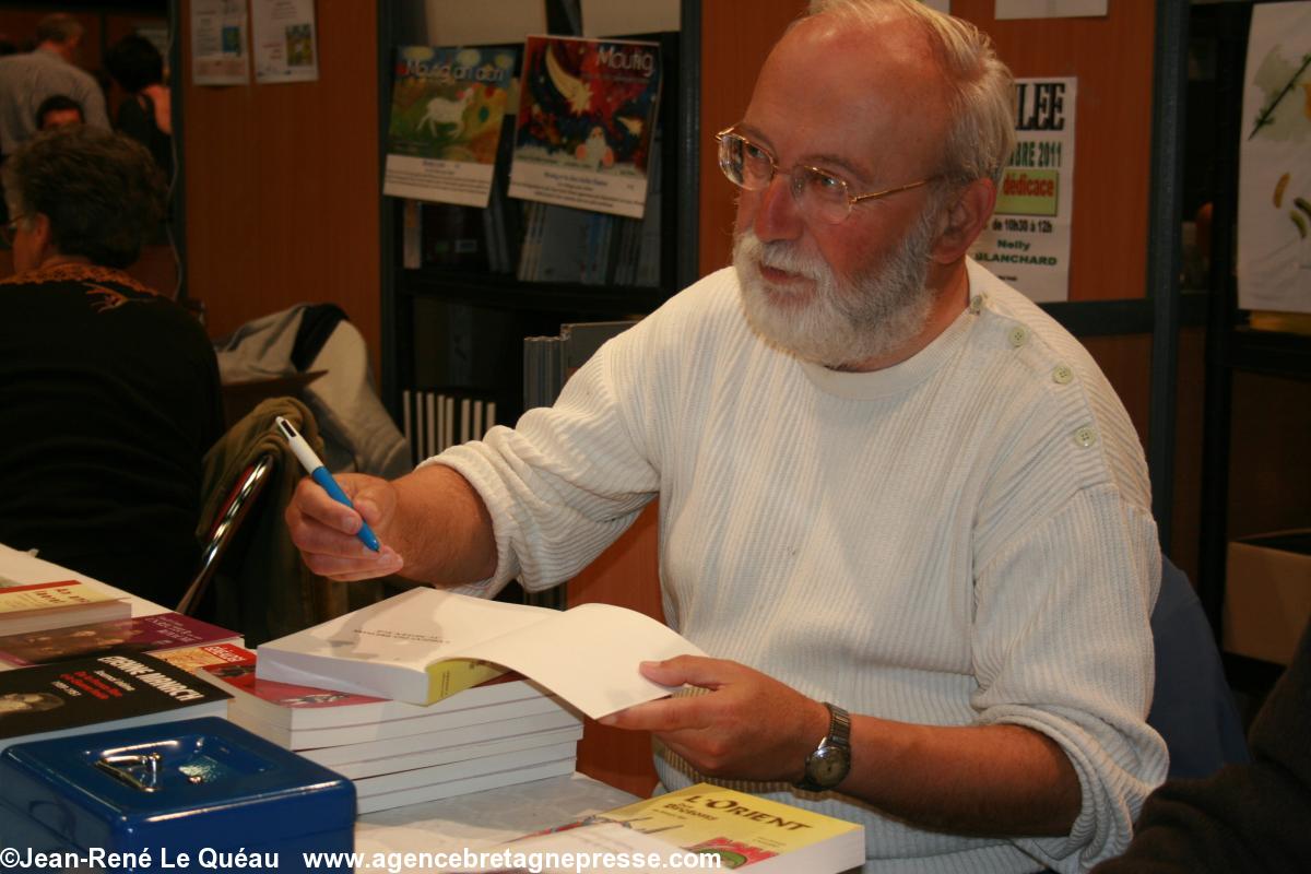 Jean-Christophe au salon du livre de Carhaix  en 
2011