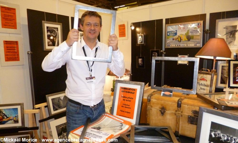 Le Binicais Gwenaël Le Corvoisier sur son stand au salon Rétromobile 2013.