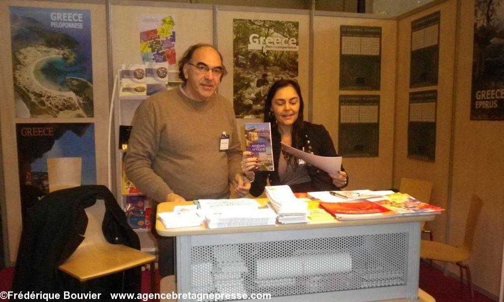 Stylianos Moriatis et Sylvie Le Moël sur le stand grec à Expolangues