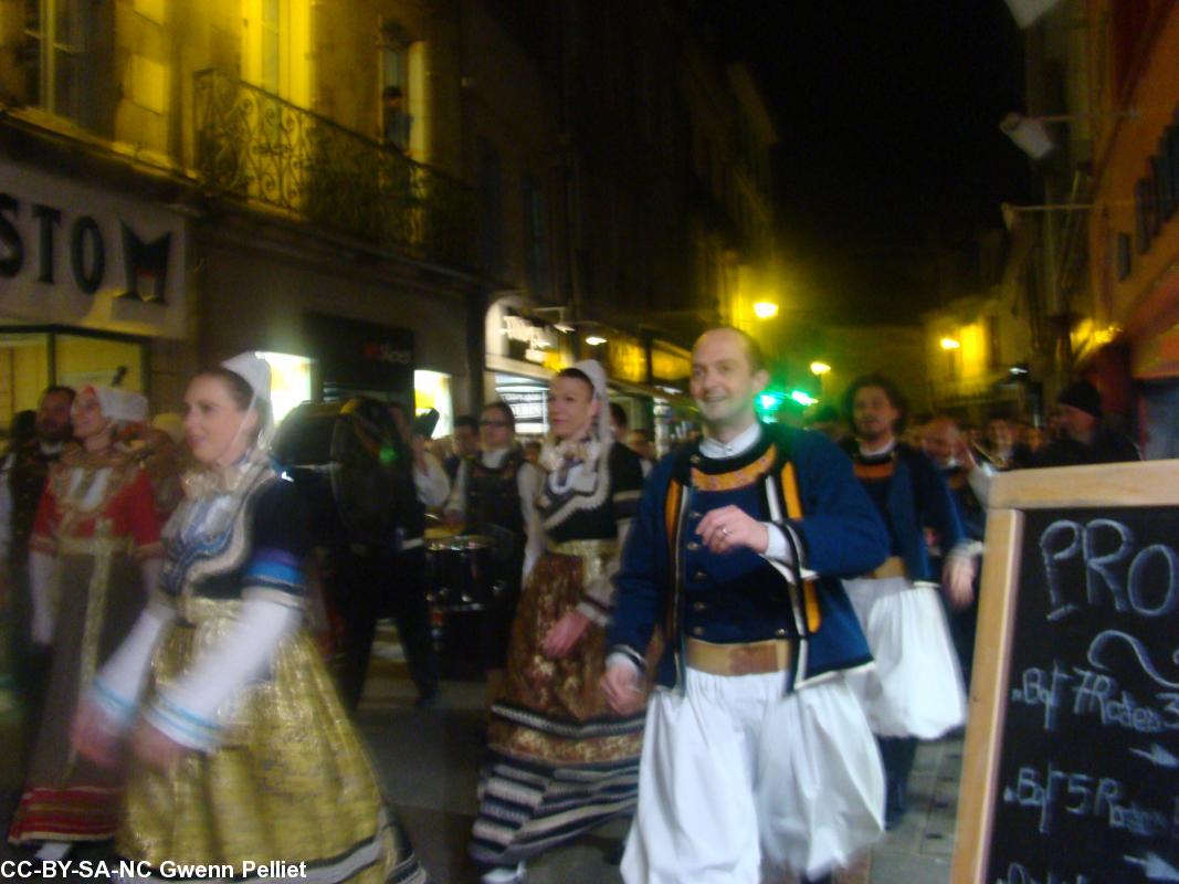 Le Cercle Celtique Eostiged ar Stangala lors du 
défilé dans les rues de Quimper le 19 janvier 2013