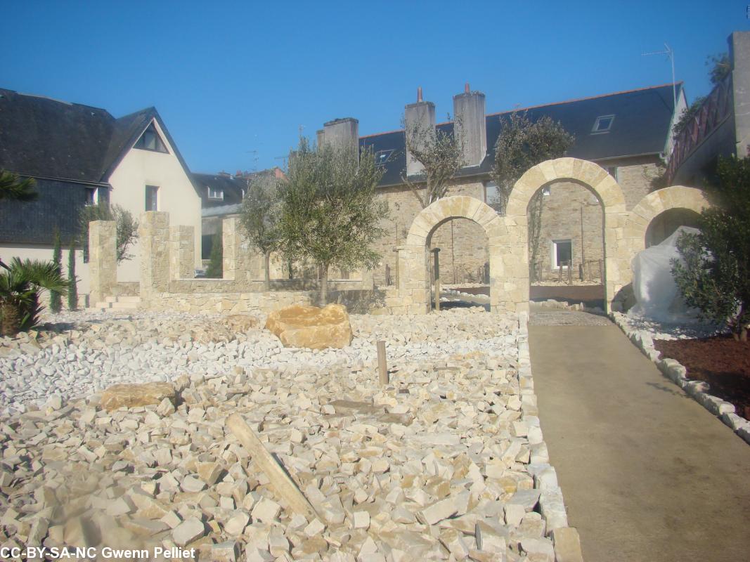 L'Olivier (arbre de la Paix) et arches  symboles de 
réussite