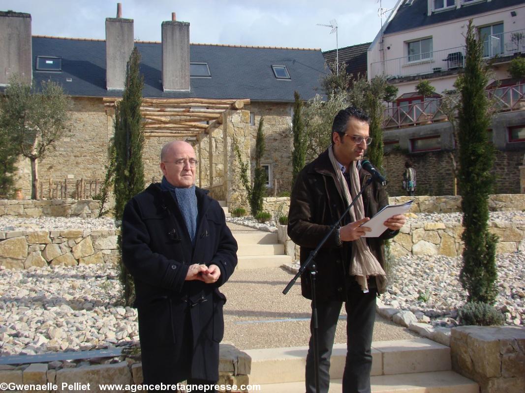 Le maire Bernard Poignant et son adjoint Habib Bou Nafeh.