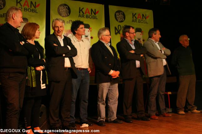 Remise des prix au Kan ar Bobl par les élus