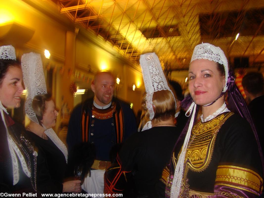 Femmes en costume de la région bigoudène