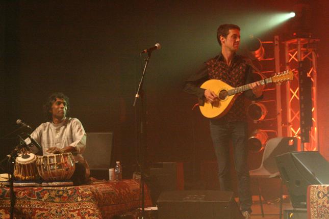 Concert création avec :  Bhaskar Nath Trio (Inde) et le trio Sylvain Barou, Erwann Hamon et Ronan Pellen (BZH)