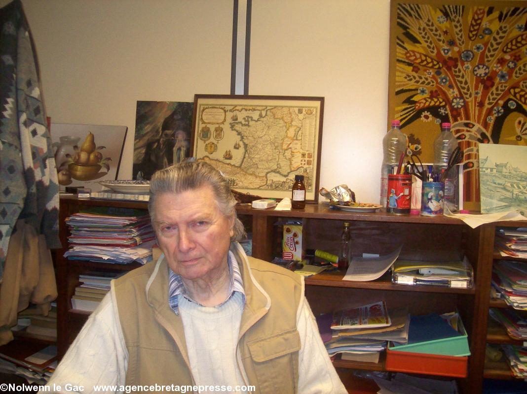 Jean Jacques le Goarnig, dans notre bureau de la rue de la Belle Angèle, à Pont Aven, en février 2008