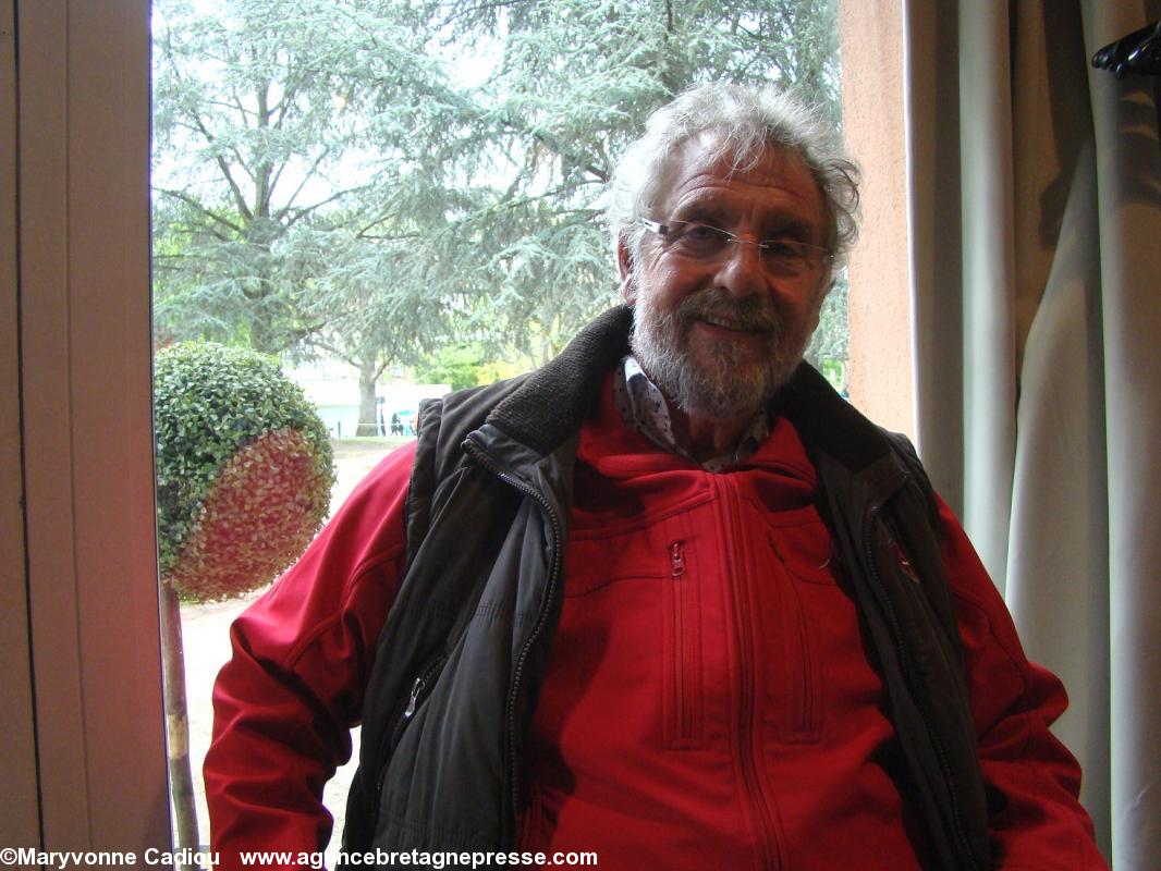 Gilles Servat dans les “loges” après son concert au Jardin d'Acclimatation de Paris le 11 mai 2013.