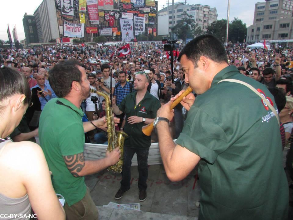 Bagad Istanbul place Taksim, 7 juin 2013