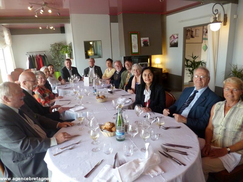 Les membres de l'AMOMA 22, leurs conjoints et amis au restaurant le 