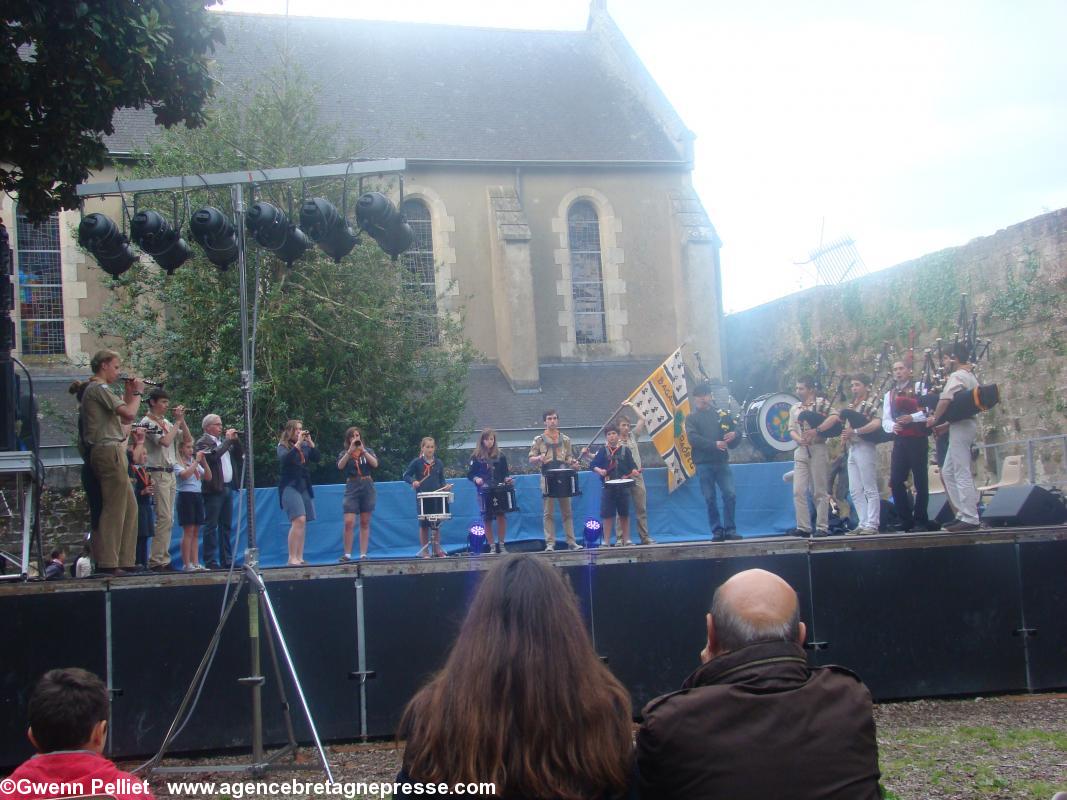 Le Bagad de scouts St-Patrick au jardin de l'Evêché