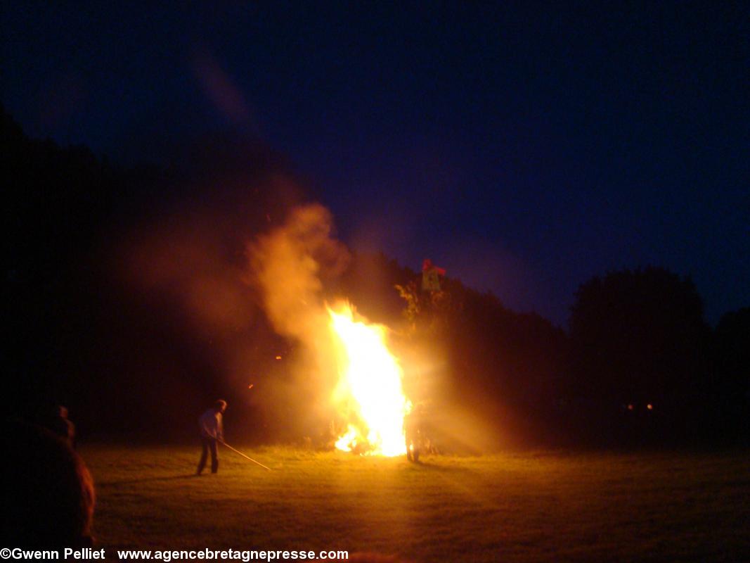 Le feu de la Saint-Jean sur la plaine du Moulin-Vert