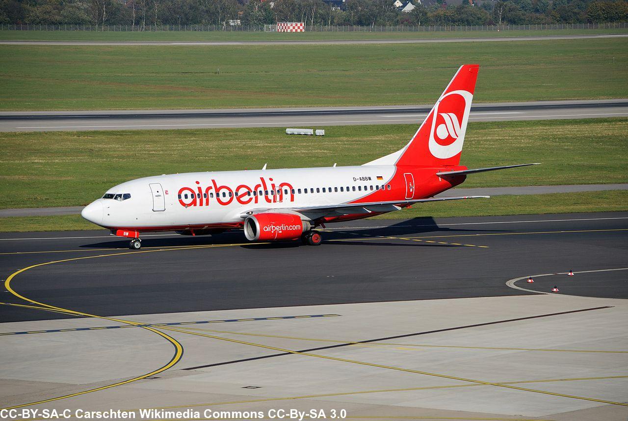 Avion de ligne sur l'aéroport de Berlin