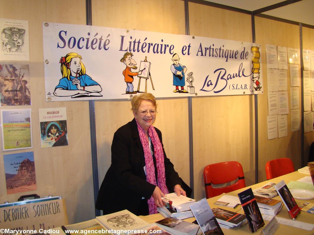 Christiane Kerboul-Vilhon au stand de la Société Littéraire et Artistique de La Baule (SLAB) lors du Festival du Livre en Bretagne de Guérande le 21 novembre 2010.