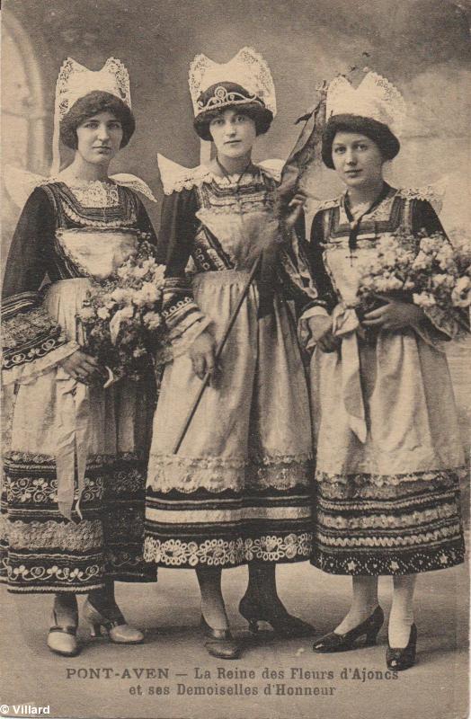 Pont-Aven. La reine des Fleurs d'Ajonc et ses demoiselles d'honneur (sans date, années 30 ?). Coll. paticulière.