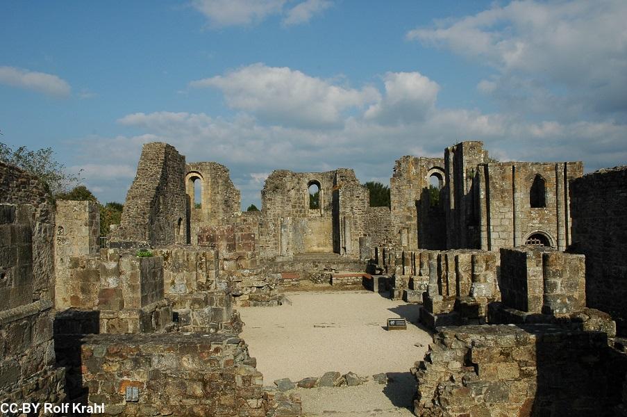 Ruines de l'abbaye de Saint-Guénolé en Landevennec.