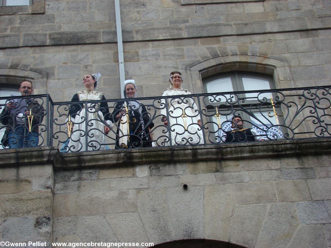 Diane Soubigou Reine de Cornouaille 2012 et ses demoiselles d'honneur