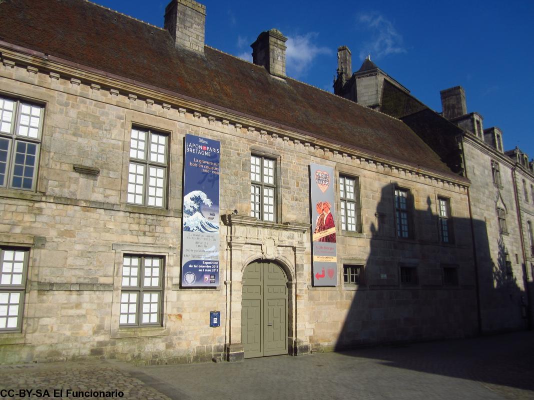 Façade du Musée départemental breton rue du roi Gradlon à Kemper. Mai 2013.