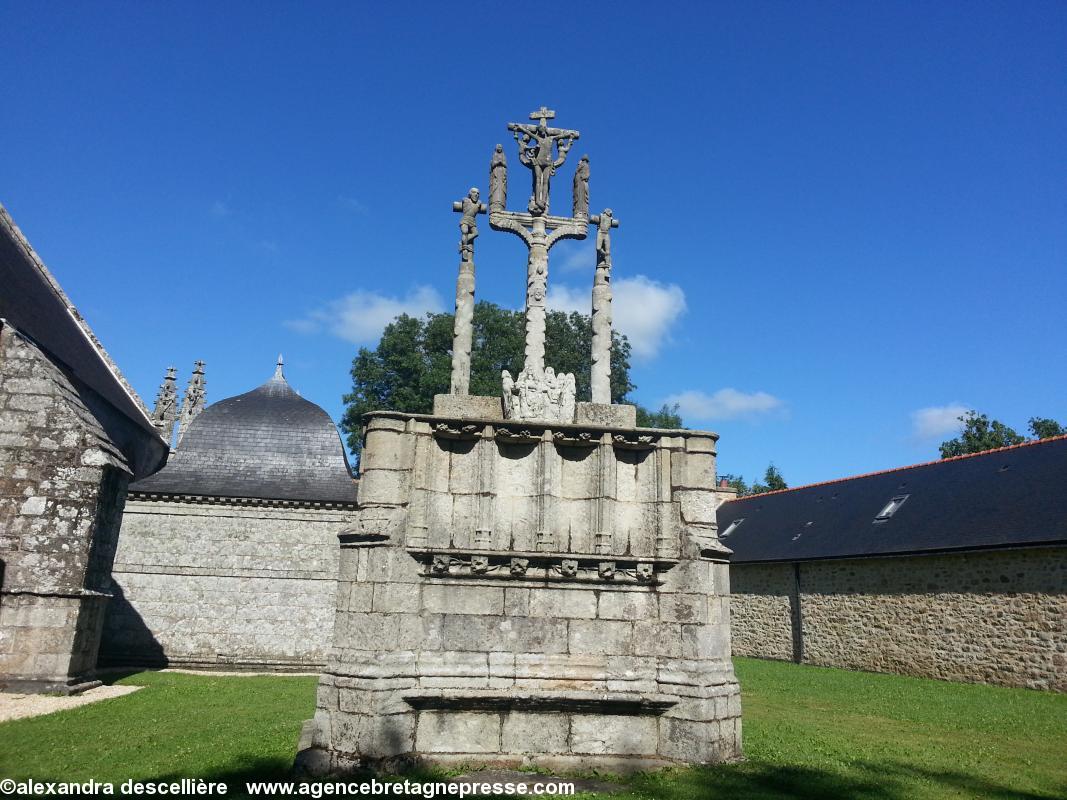 Le petit enclos et son calvaire