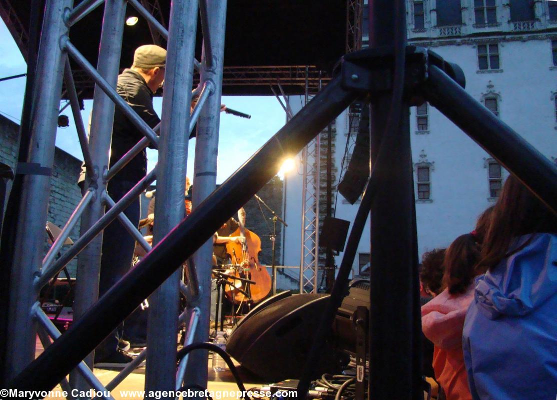 Lúnasa à la Nuit bretonne de Nantes le 27 juillet 2013. Pas facile le side stage !