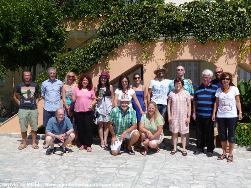 Le groupe d'apprenants et les professeurs d'AEOLIS