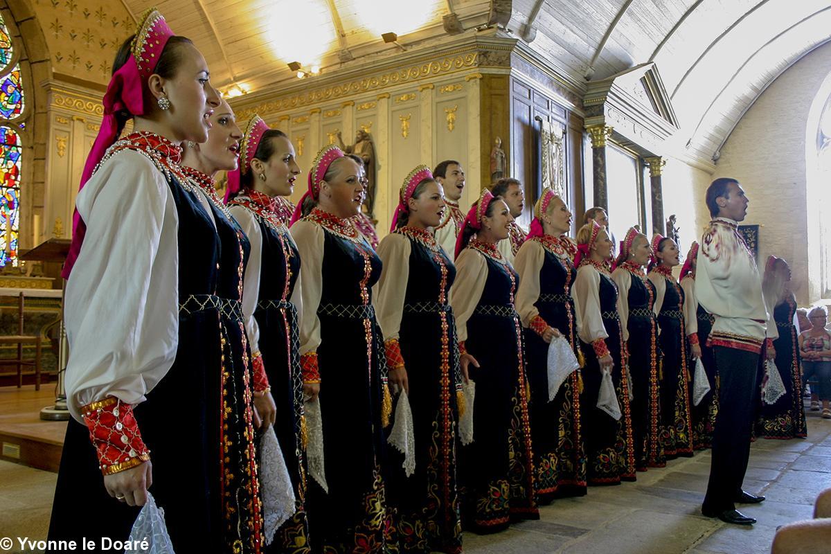 Choeur d'Omsk à l'église de Ploz&évet