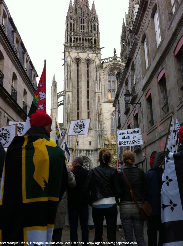 17 h 07. Bonnets Rouges Quimper 2 nov. 2013.