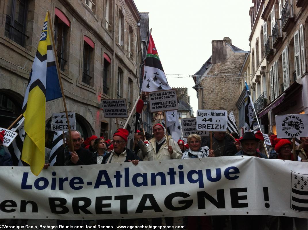 17 h 09. Bonnets Rouges Quimper 2 nov. 2013.