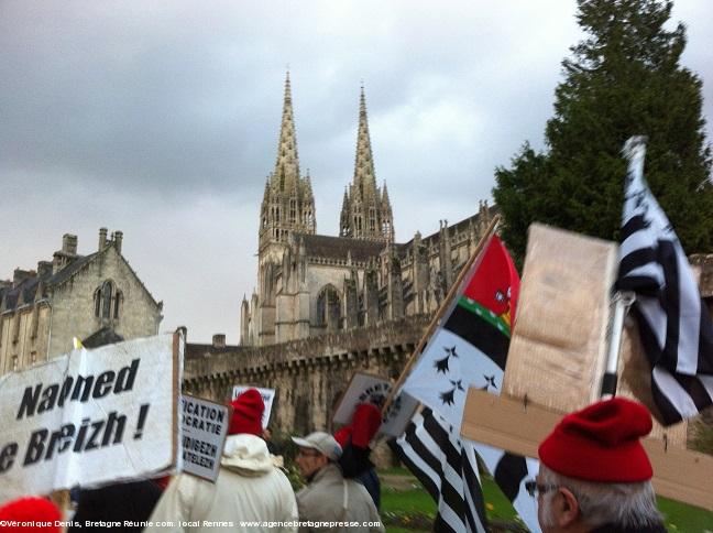 17 h 42. Bonnets Rouges Quimper 2 nov. 2013.