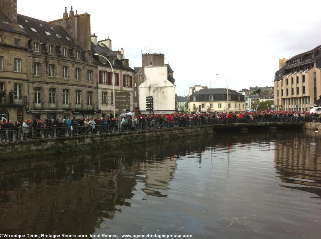 15 h 36. Bonnets Rouges Quimper 2 nov. 2013.