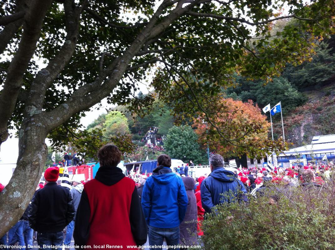 15 h 36. Bonnets Rouges Quimper 2 nov. 2013.