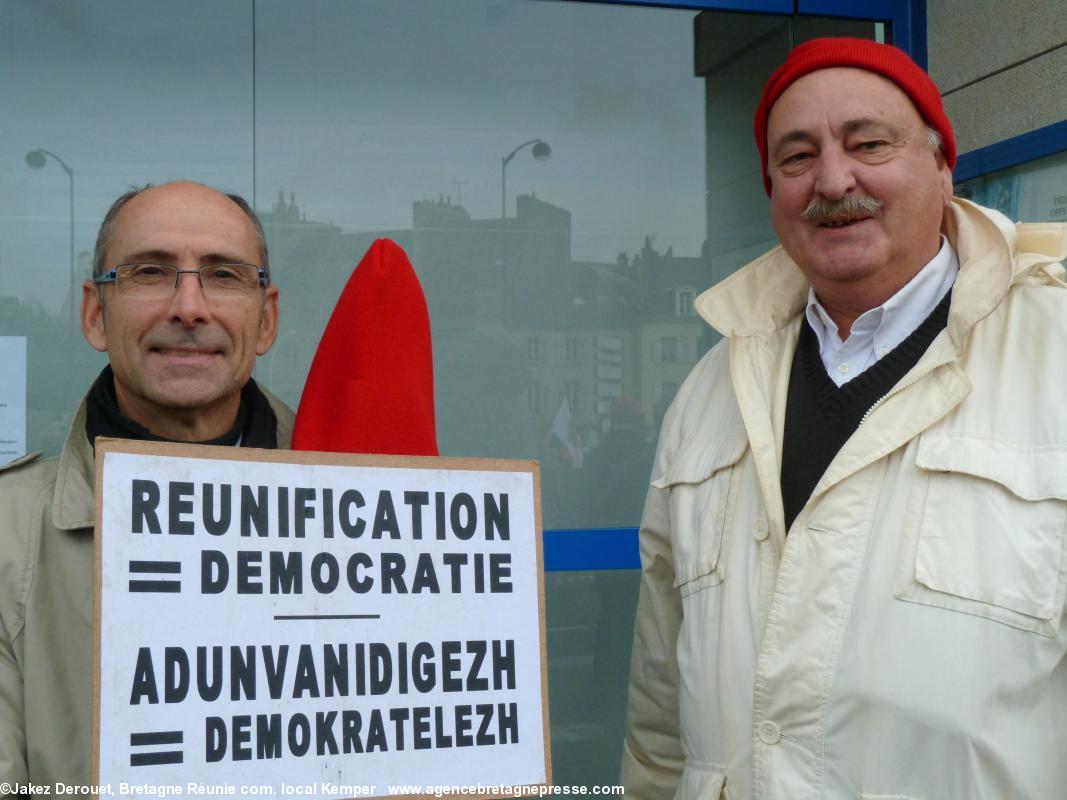 16 h 01. Paul Loret et Jean-François Le Bihan. Bonnets Rouges Quimper 2 nov. 2013.