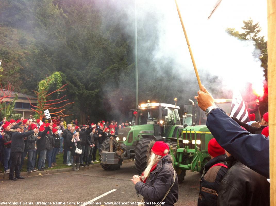 16 h 12. Bonnets Rouges Quimper 2 nov. 2013.