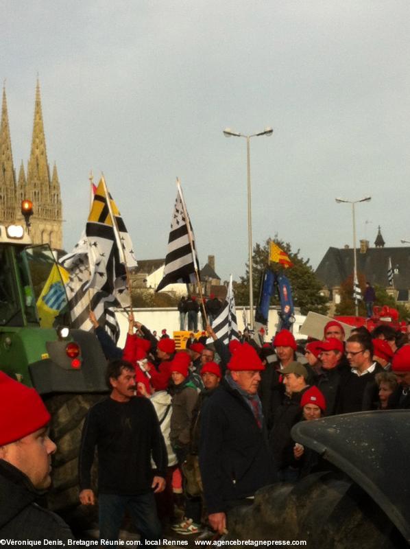 16 h 20. Bonnets Rouges Quimper 2 nov. 2013.