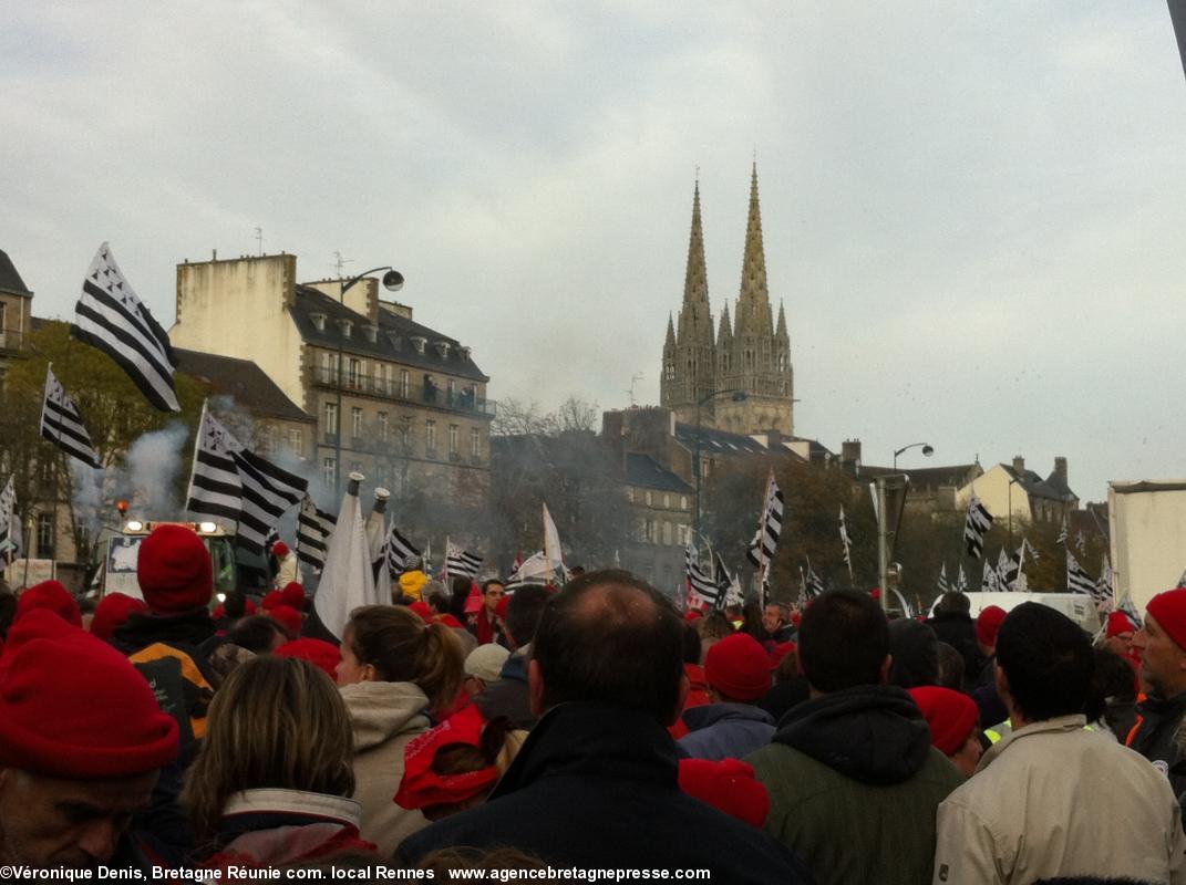 16 h 24. Bonnets Rouges Quimper 2 nov. 2013.