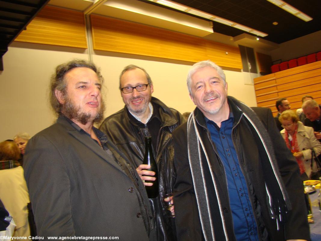 Jean-Loup Le Cuff du MAB, Hubert Chémereau du CREDIB et ABP pour Saint-Nazaire. À dr. Olivier Caillebot qui malgré ses béquilles a tenu à venir féliciter Jean-Jacques Monnier, son compère pour le livre 