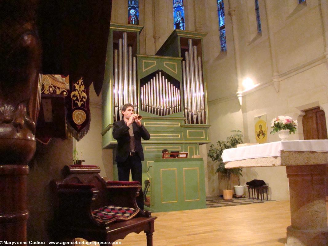 Concert. Erwan Hamon à la bombarde et Wenceslas Hervieux à l'orgue de l'église de Saint-Nicolas de Redon. (Hermines 2013).