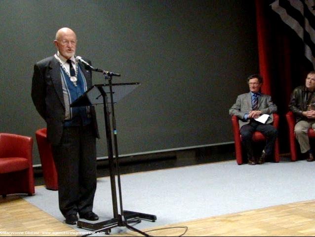 Yves Lainé nouveau chancelier de l'ordre de l'Hermine présente l'ordre, son histoire moderne et sa mission. (Hermines 2013).