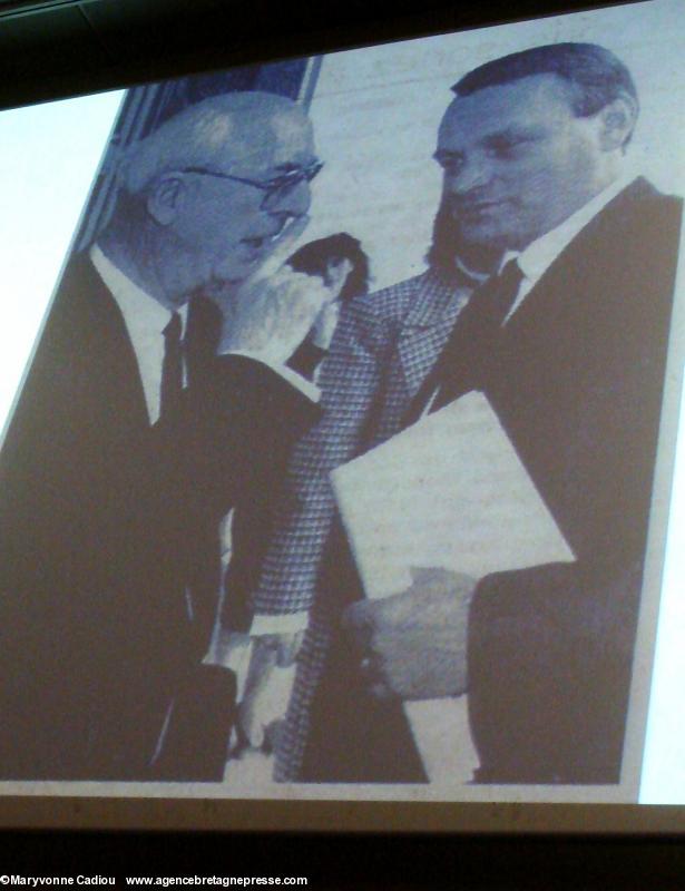 Jean-Marc Ayrault succède à Michel Chauty en 1977 à la mairie de Saint-Herblain près de Nantes.