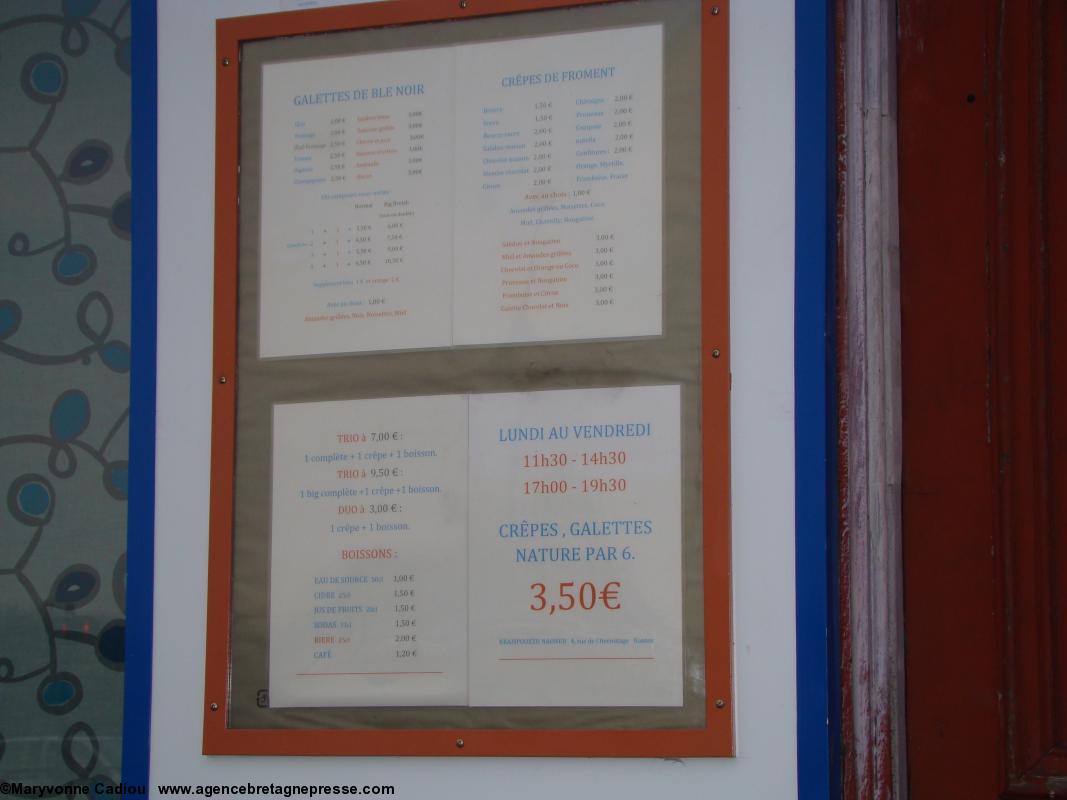 Boutique de vente de crêpes à emporter Krampouezh Naoned rue de l’Hermitage à Nantes. La carte.