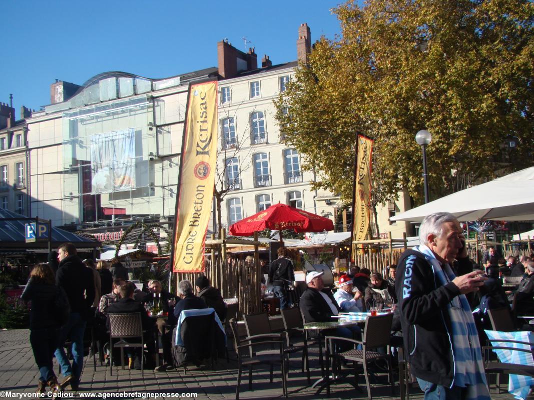 Place du Commerce à Nantes, dimanche 7 à 13 h.