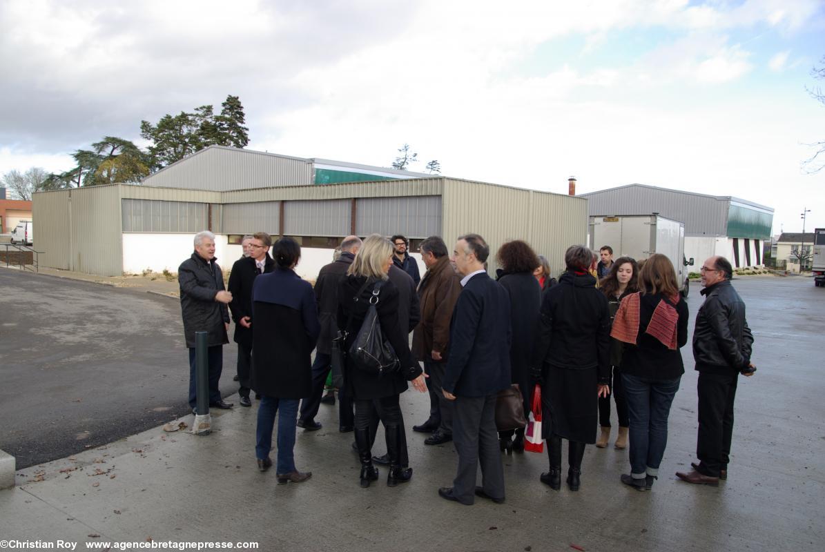 Arrivée des élus et des membres du Conseil général. Collège Anne de Bretagne. Saint-Herblain.