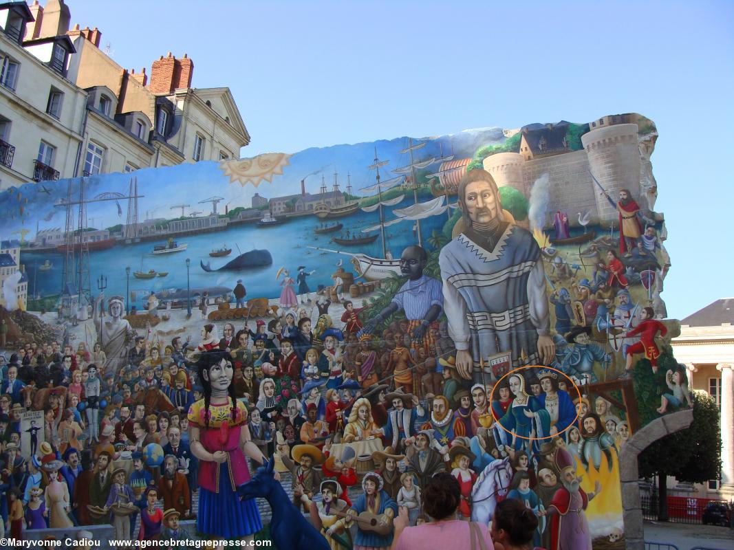 Anne de Bretagne et Louis XII peints sur le mur de Royal de Luxe. Tombé une nuit derrière la Bourse en 2011.