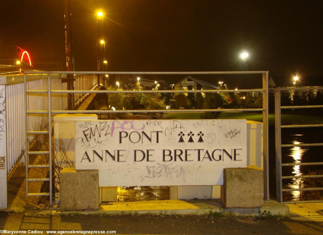 Anne de Bretagne a encore son pont (photo du 1er décembre 2013).