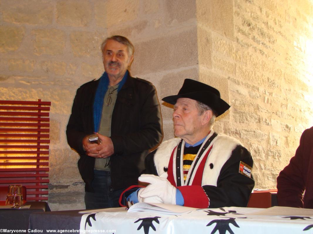 Après l'intervention de Jean-Marie Loré, Grand Maître des Chevaliers Bretvins, Alain Poulard vient conter la renaissance du Berligou, vin estampillé Anne de Bretagne 2014.