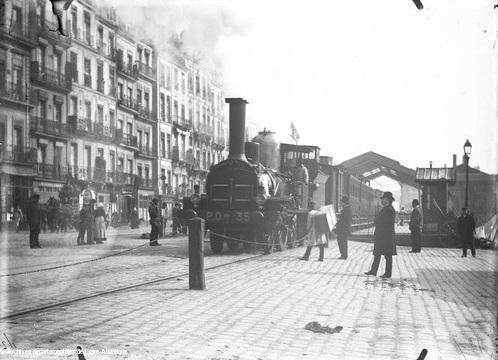 Le train quai de la Fosse à Nantes.