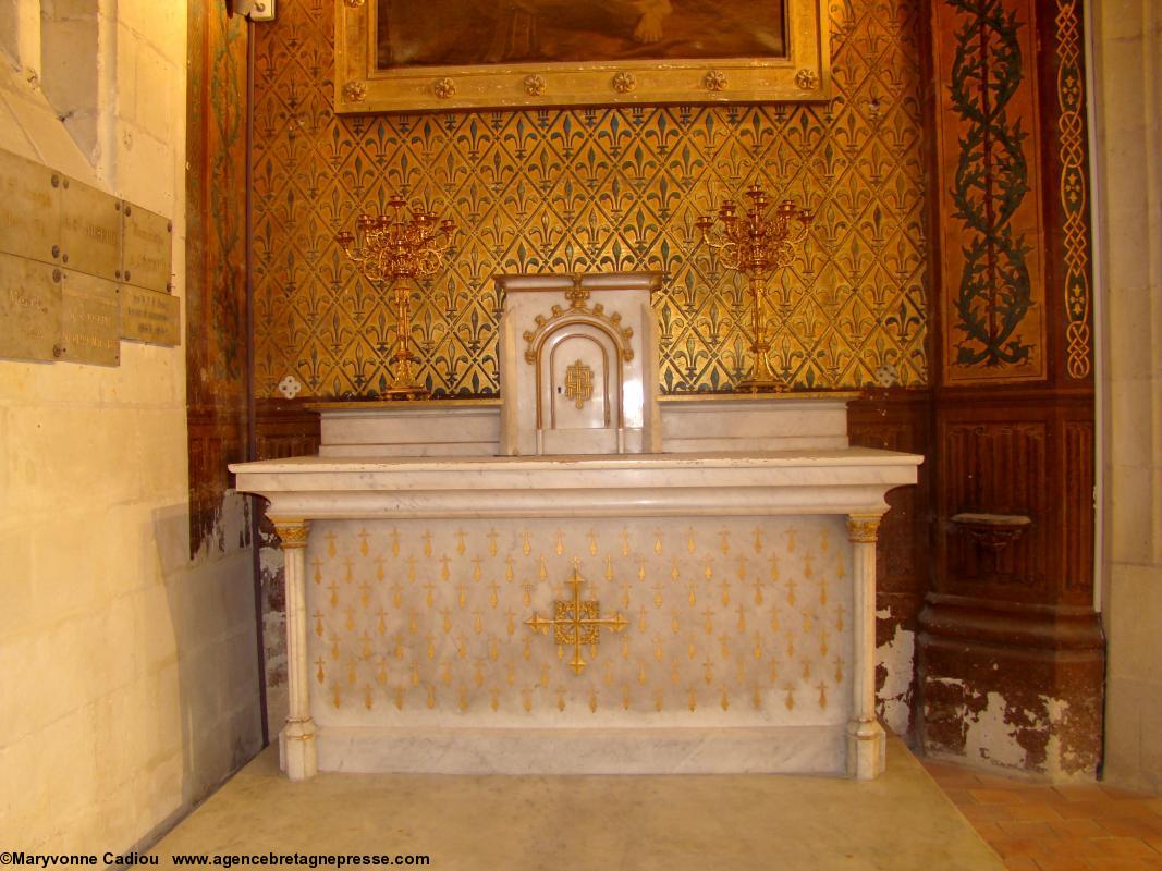 Autel aux hermines d'une chapelle nord. Chapelle de l'Immaculée. Nantes.