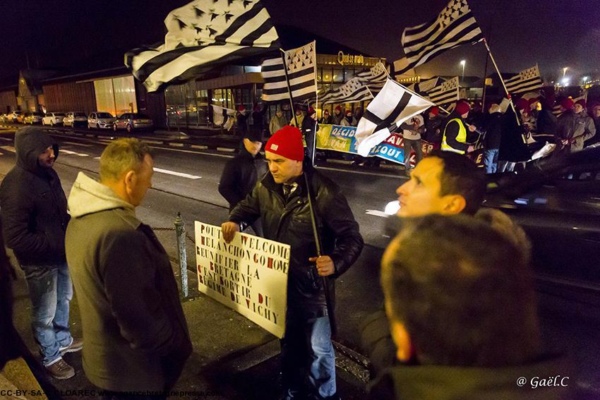 Bonnets rouges au meeting de Jl Melenchon